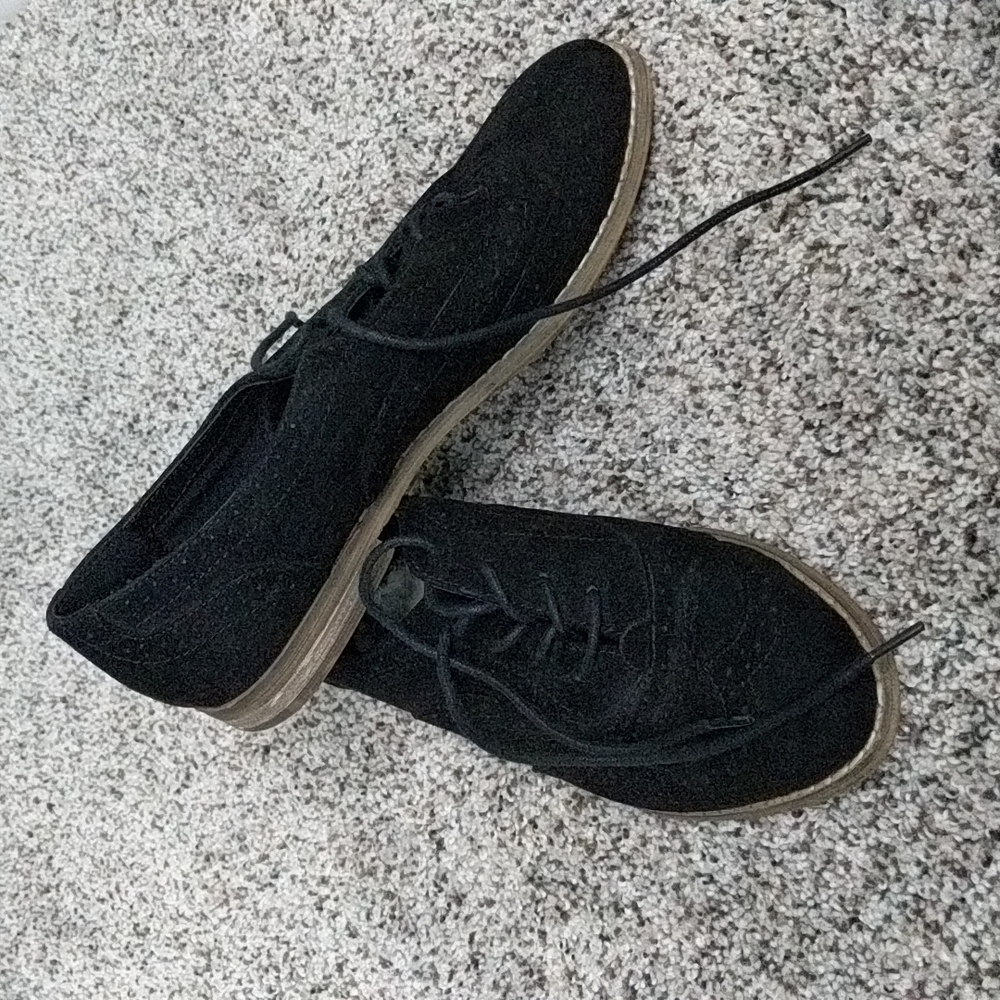 Women's lace-up Oxfords